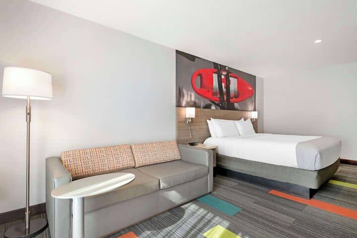 Room 10 of 35