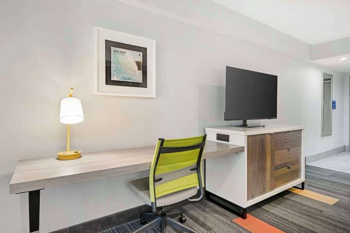 Room 8 of 35