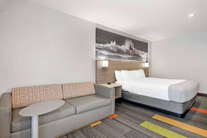 Room 13 of 35