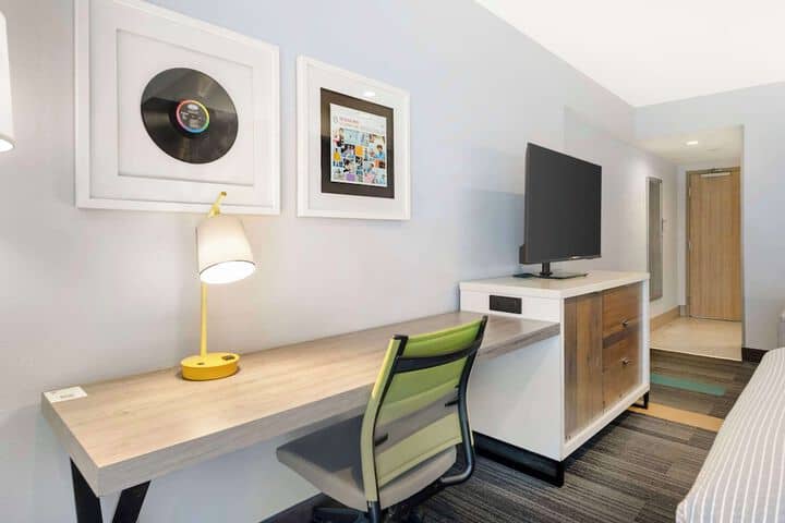 Room 19 of 35
